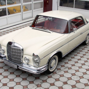 Mercedes-Benz W111